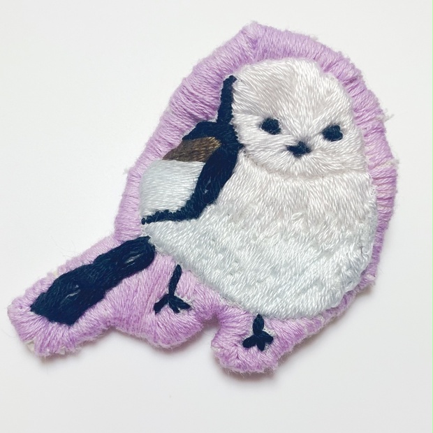 シマエナガ 鳥 ビーズ刺繍 ブローチ ハンドメイド ビーズブローチ 刺繍