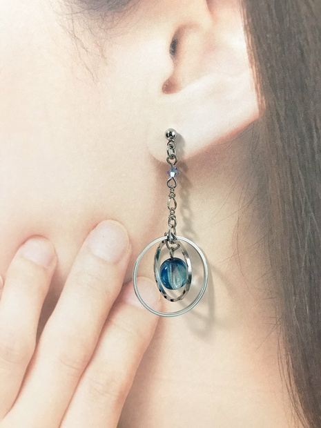 ユーリ!!! on ICE　THE KISSコラボピアス（ヴィクトル ） Amazon.com: Yuri on ICE The KISS Yuri Katsuki Earrings