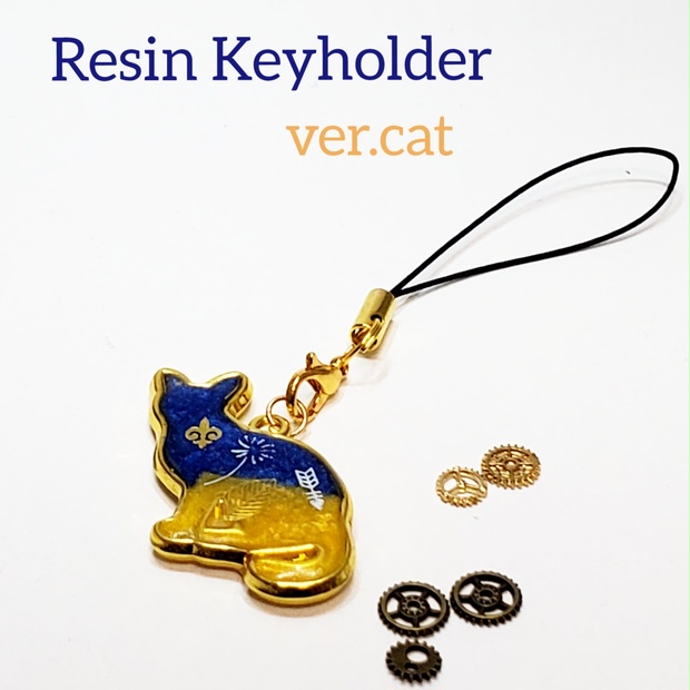 2352】じゃれ猫 キーホルダー 仮面猫 月 金古美 レジン 額縁 長め