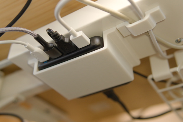 【3Dプリンタデータ】Anker PowerPort Atom IIIを金属部分に貼り付けるやつ