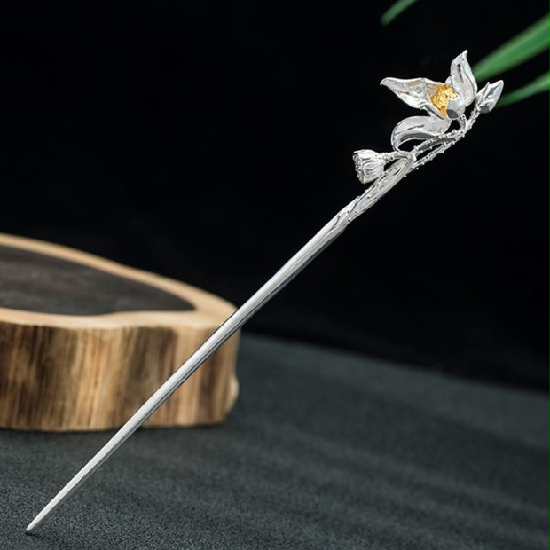 サイズ全長155㎝22cm銀製蓮の花簪：日本文化の美と気品を身に纏うK116