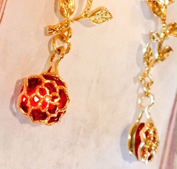 憎しみを花束に代えた耳飾り 屋根裏白狐堂 Booth