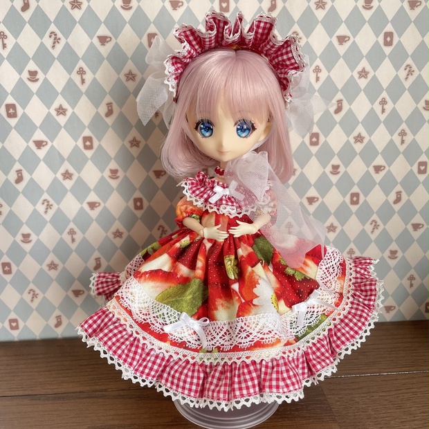 消しゴムはんこNo.145  いちごワンピースのちびうさ 消しゴムはんこNo.145 いちごワンピースのちびうさ