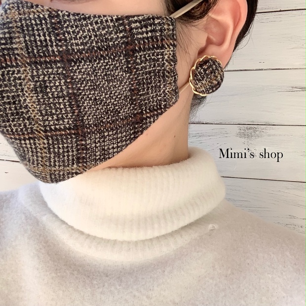 新作⭐　ツイード　ケミカルレース　ボタン　カボション　ピアス　イヤリング　赤　春 新作⭐ ツイード ケミカルレース ボタン カボション ピアス イヤリング