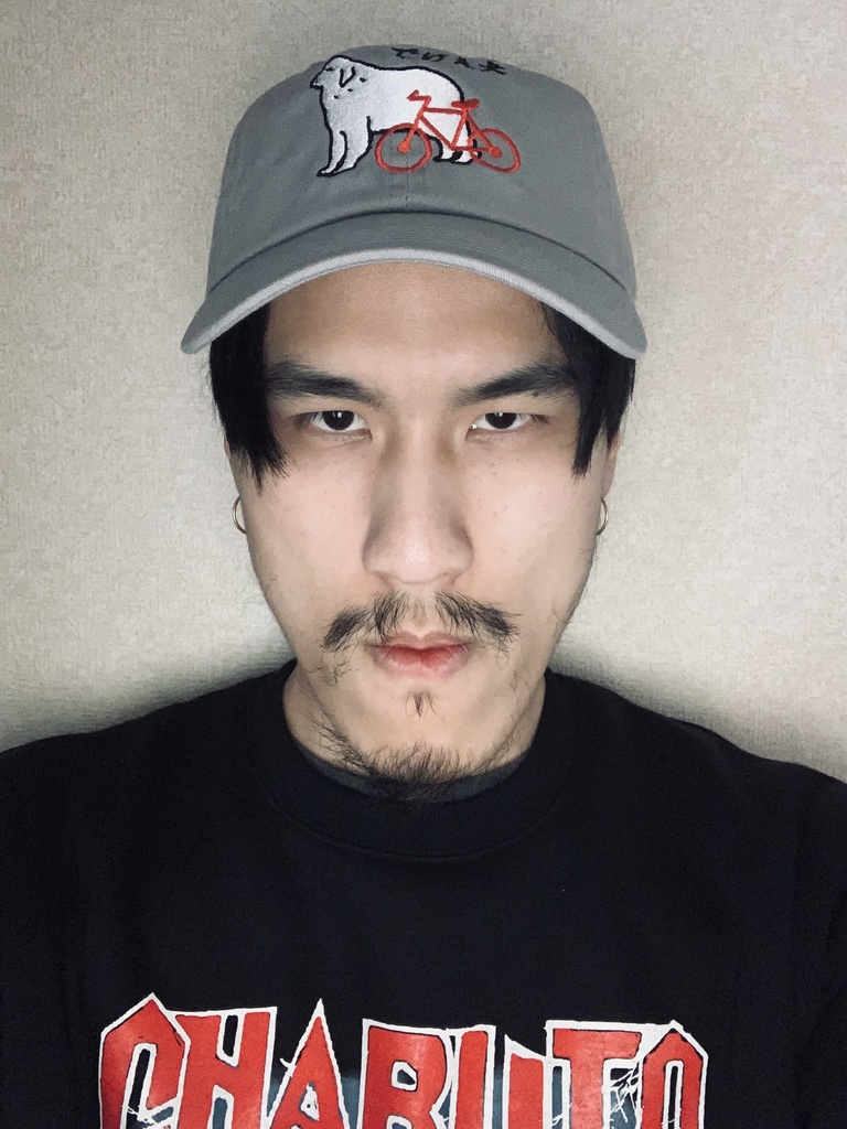 でけえ犬の想定してたより10倍でけえ刺繍のキャップ