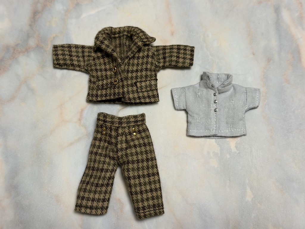 スーツセット　チェック　ベージュ系（パンツ）