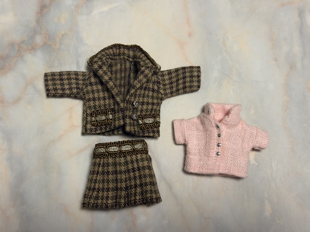 スーツセット　チェック　ベージュ系（スカート）