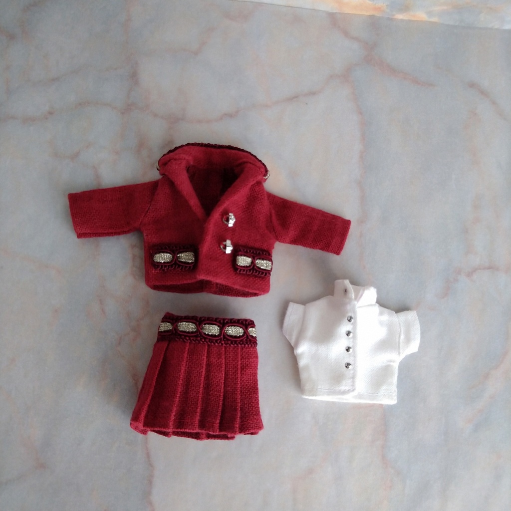 スーツセット赤　（スカート）