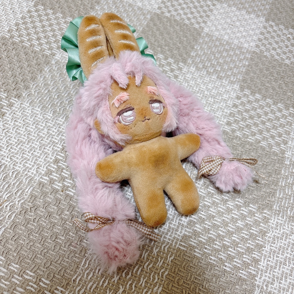 パンうさみみのぬいぐるみ