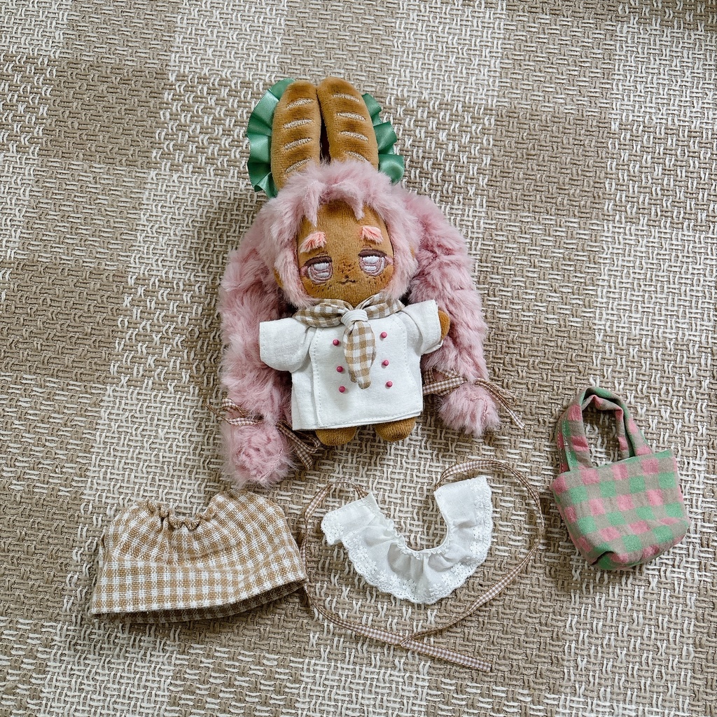 パンうさみみのぬいぐるみ