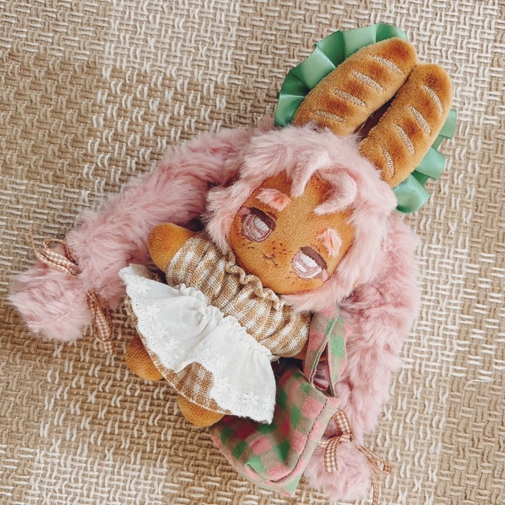 パンうさみみのぬいぐるみ