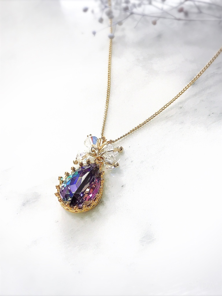 スワロフスキーとビジューのネックレス