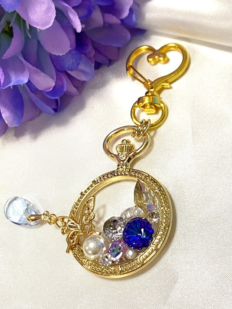 カラーチェンジビジューの懐中時計バックチャーム