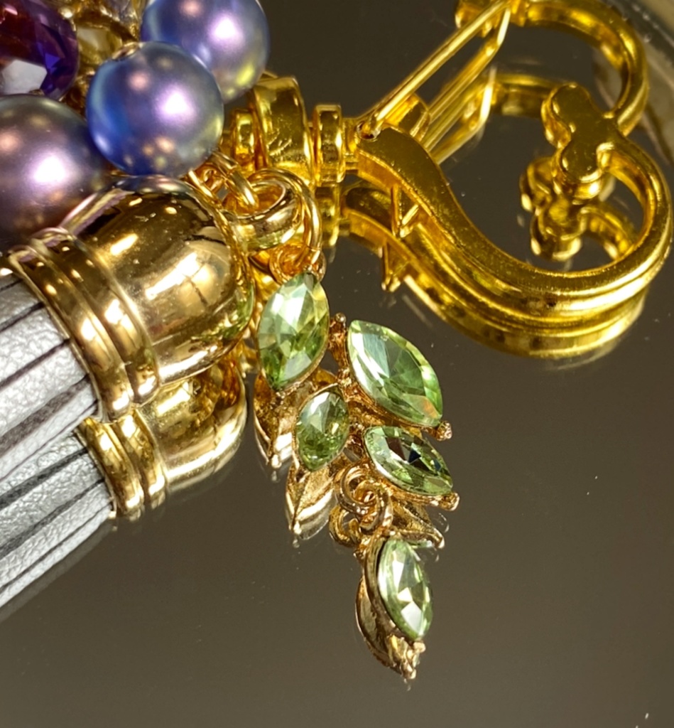 ビジュー*パールのシルバータッセルバックチャーム