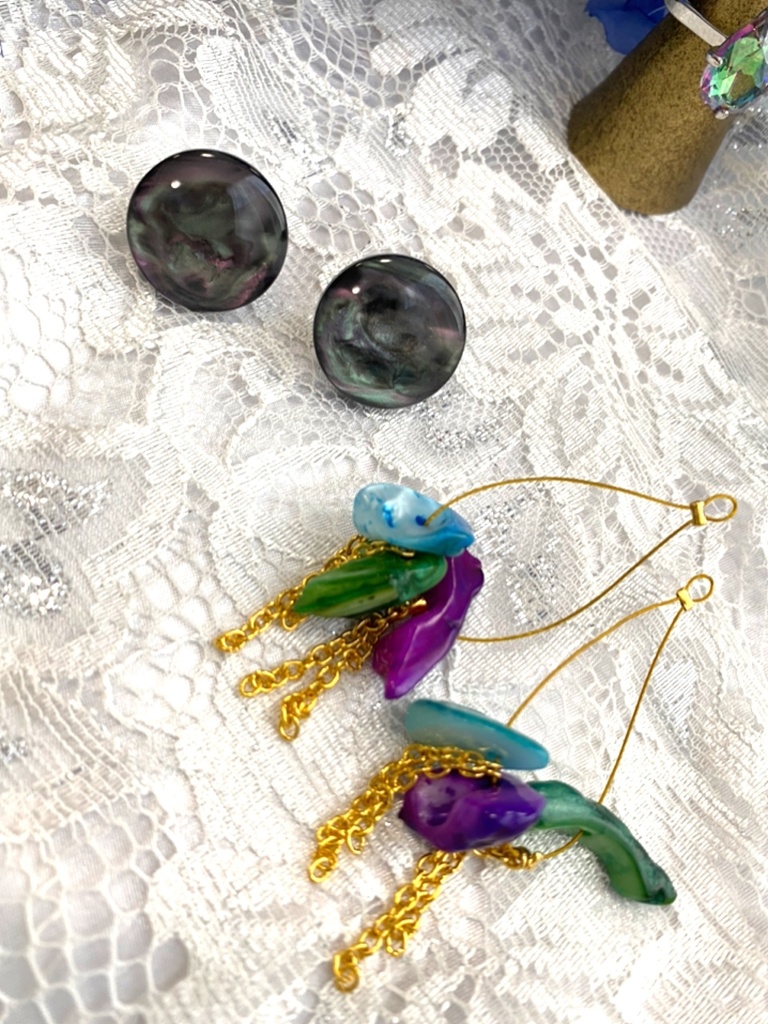 2Way大ぶりピアス、樹脂ピアス
