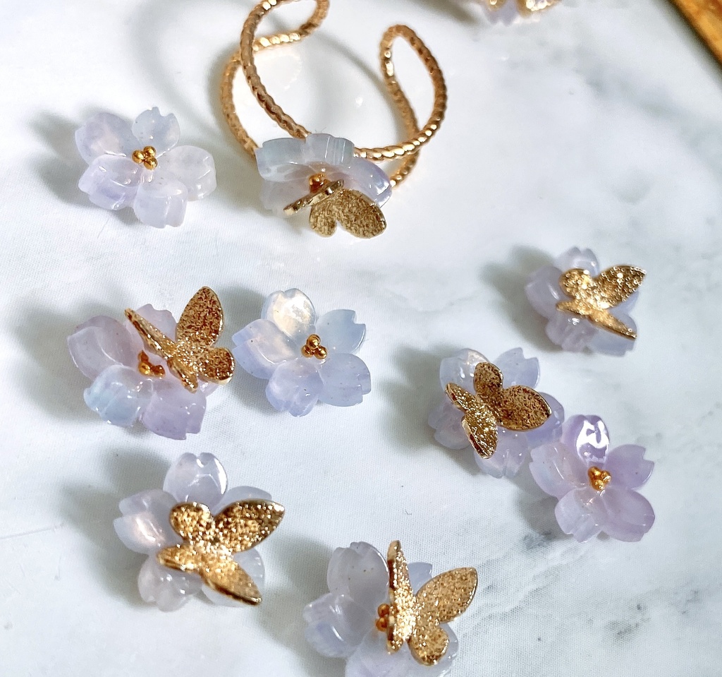 色が変わる不思議な1粒桜💜💙耳飾り