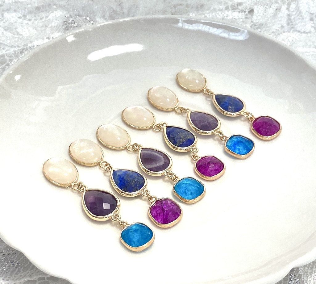 天然石のビビットカラー耳飾り