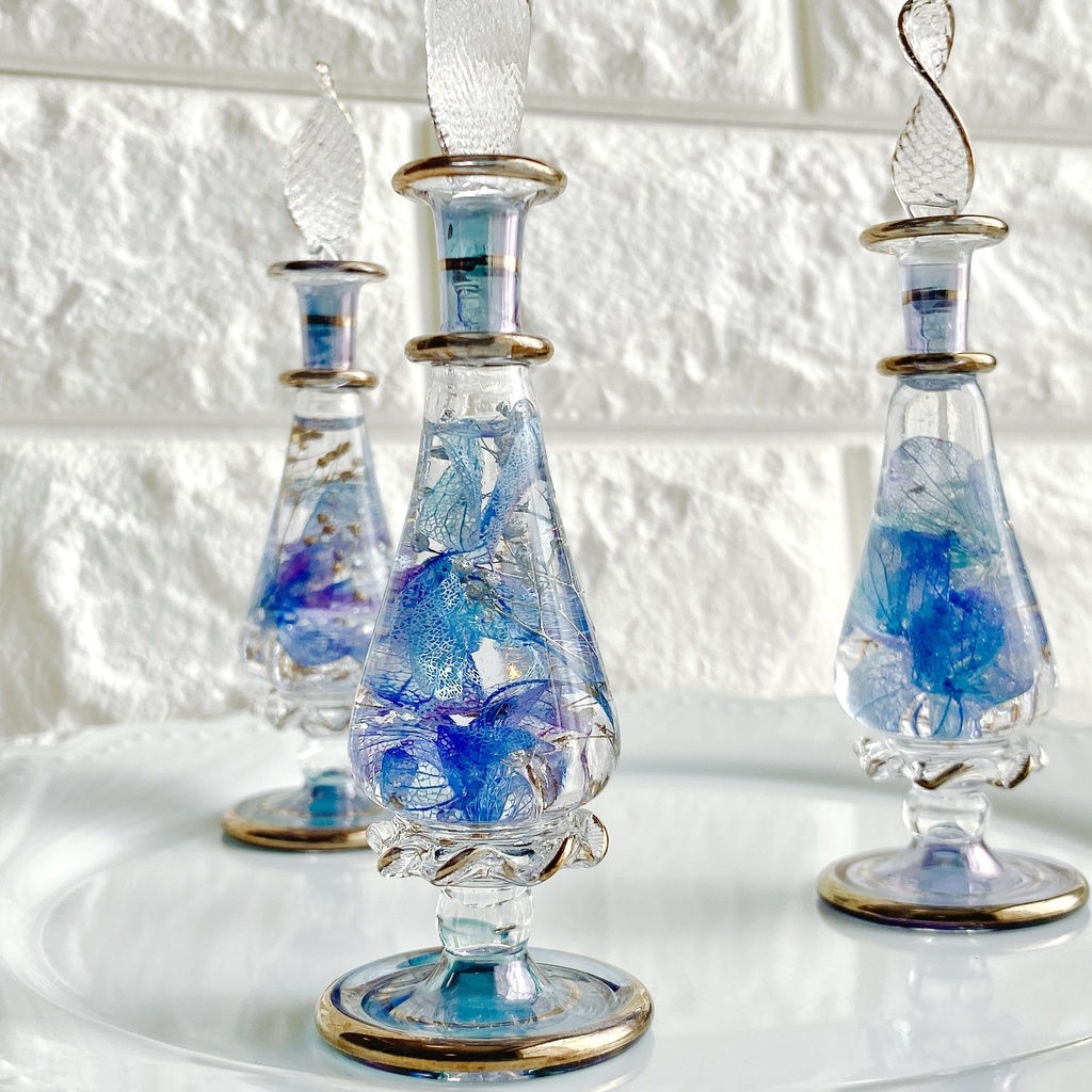 紫陽花とかすみ草の香水瓶ハーバリウム❁⃘*.゚