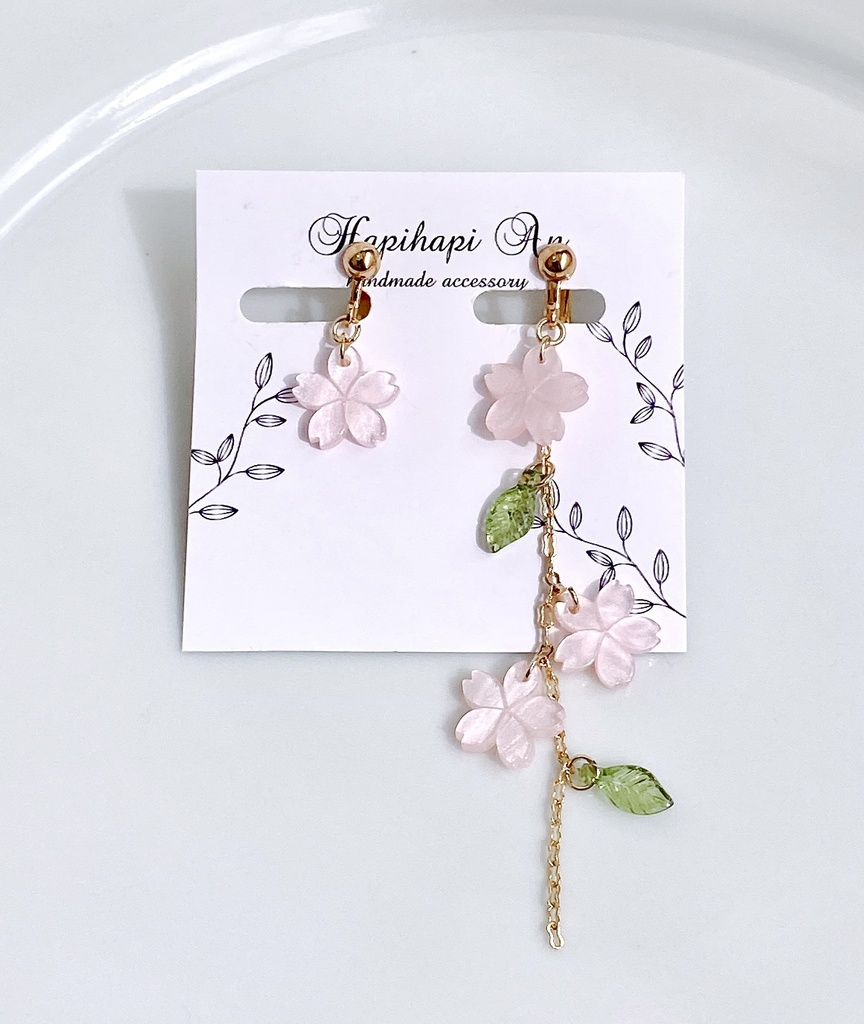 片耳でも可愛いアシンメトリー桜のロング耳飾り🌸