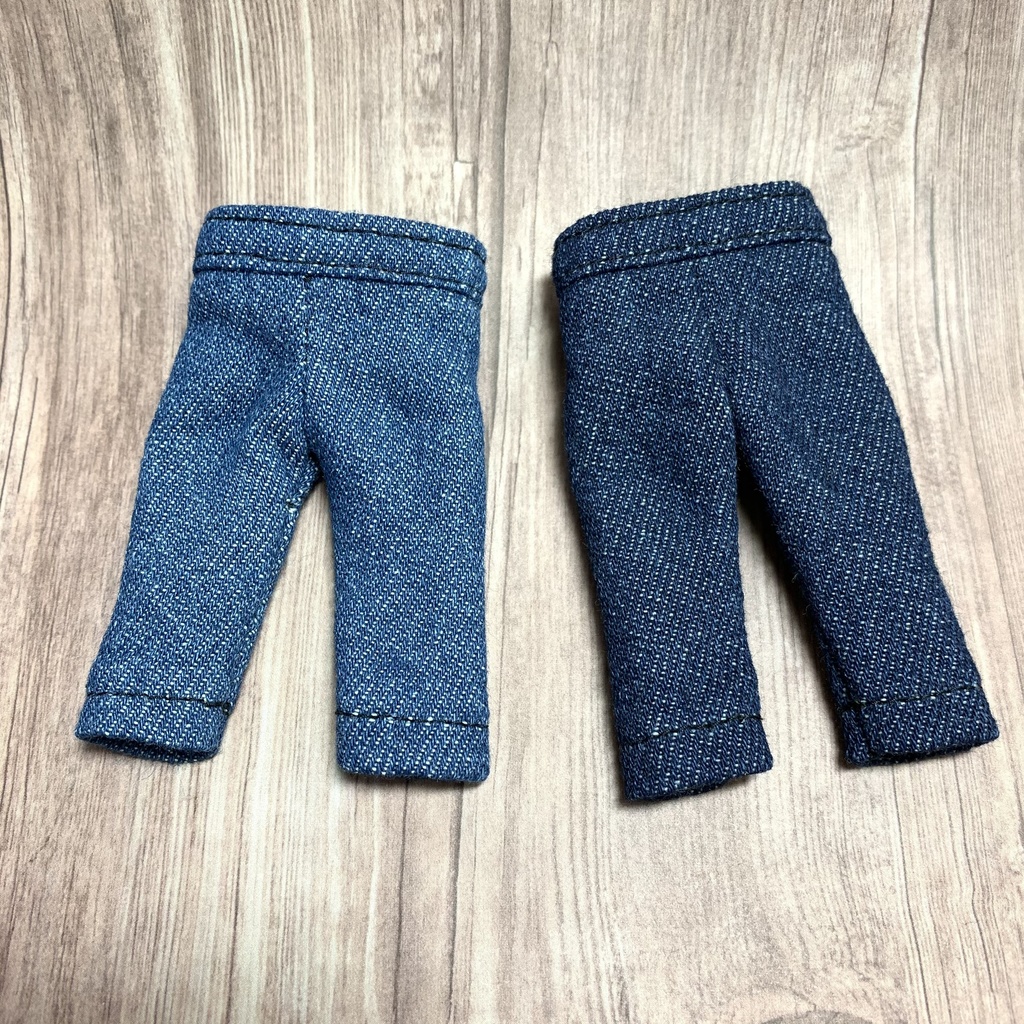 ブルーデニムパンツ