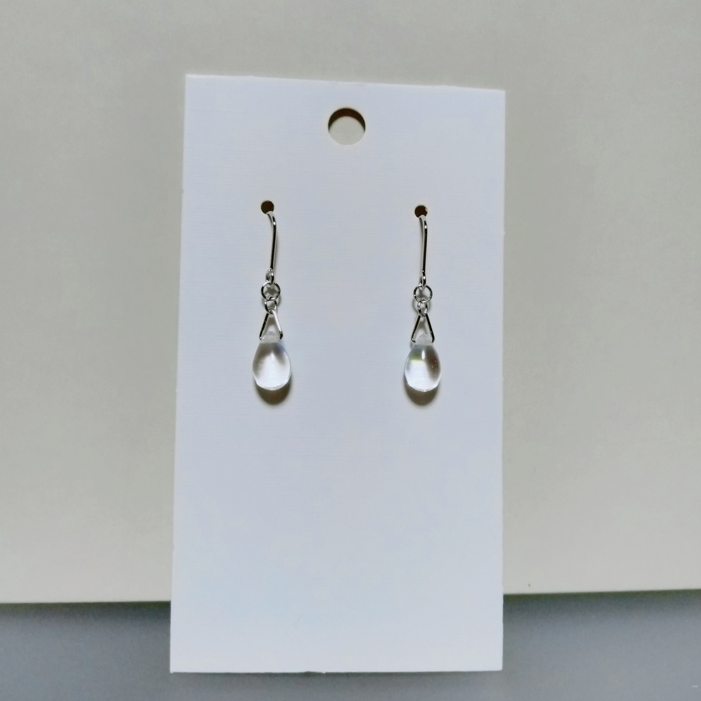 〈赤・レッド〉チェコドロップ ✳ シンプル 1粒 ピアス