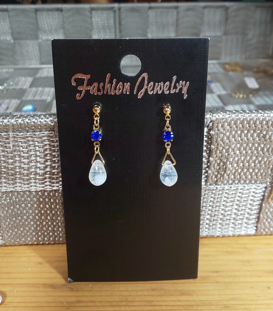 ホワイト&ライトブルー*チェコ&ストーンピアス