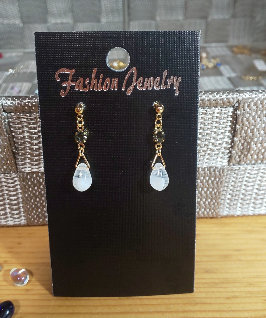 ホワイト&ライトブルー*チェコ&ストーンピアス