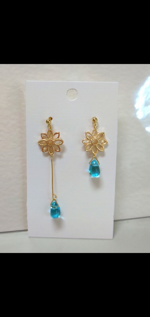 お花とひし形チャーム*ピンクのアシンメトリーピアス
