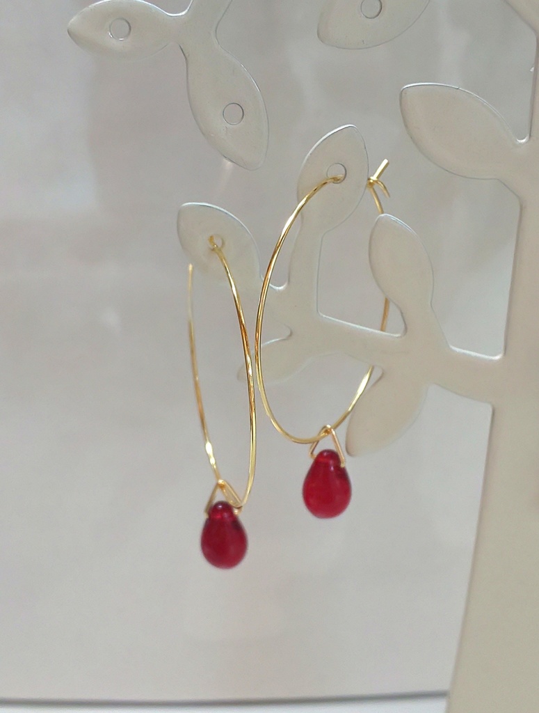 【10色、色違い✔】赤色チェコドロップ✳フープピアス