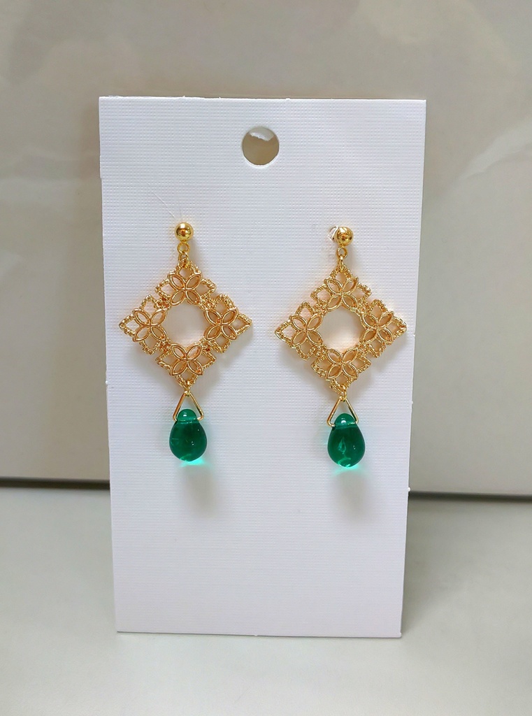 フラワースクエアと赤色チェコ*ピアス