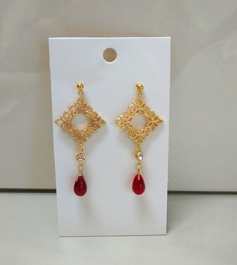 フラワースクエアと青色チェコ*ピアス