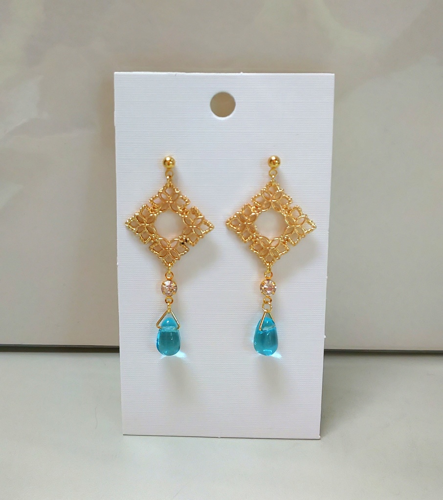 フラワースクエアと青色チェコ*ピアス