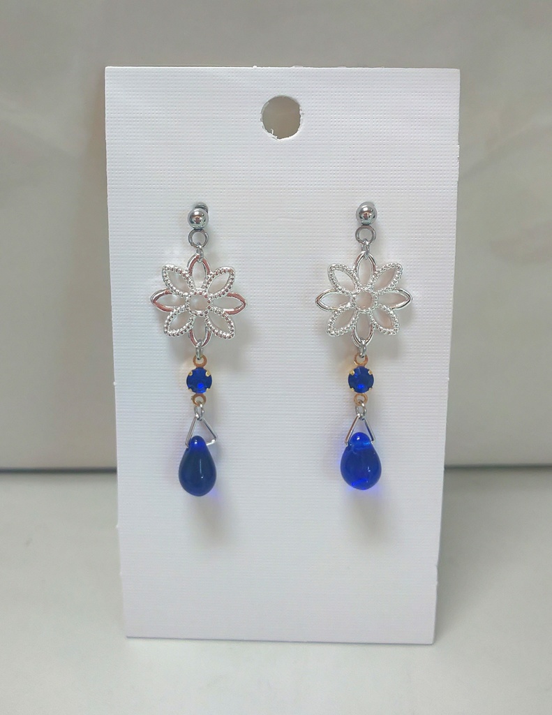 お花と水色チェコ*涼しげピアス