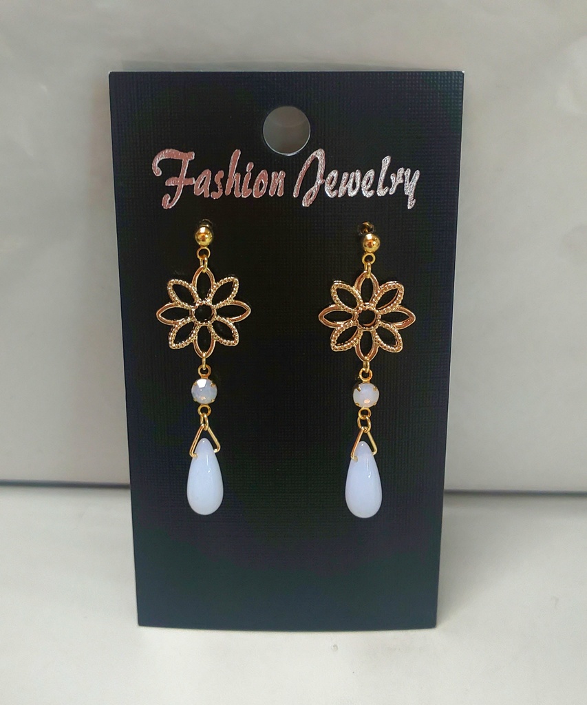 お花と青色チェコ*涼しげピアス