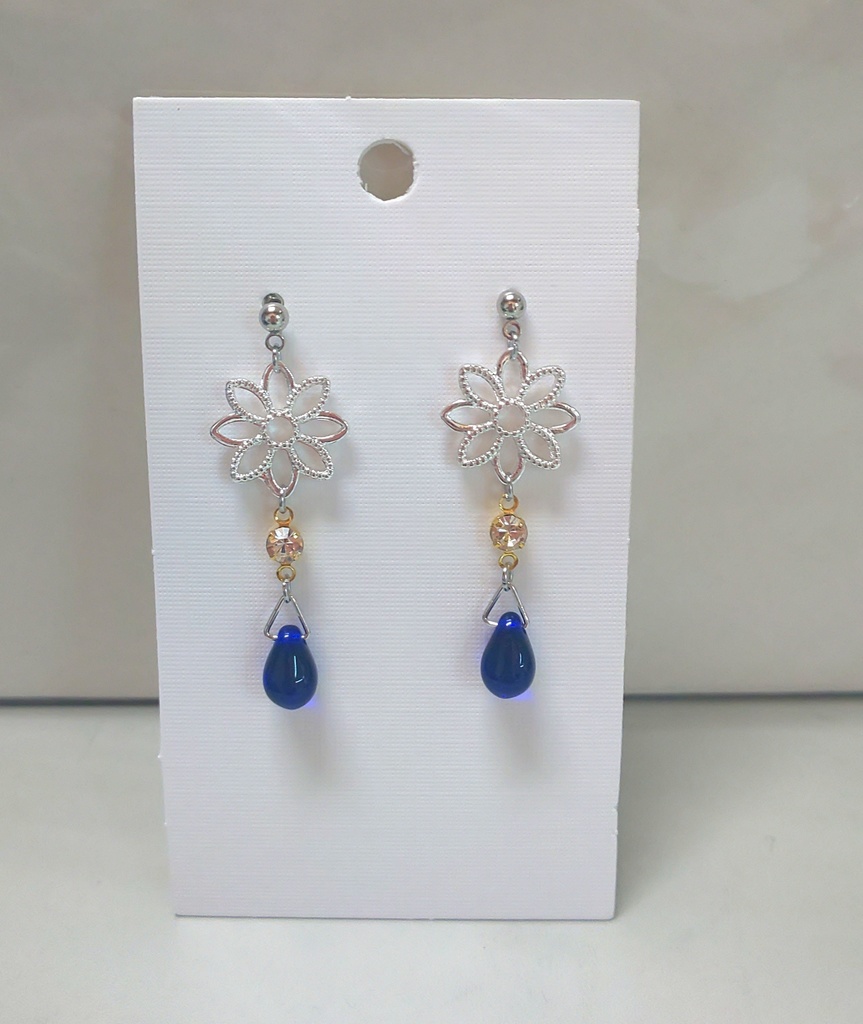 お花と青色チェコ*涼しげピアス