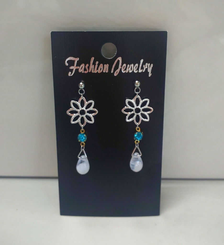 お花と青色チェコ*涼しげピアス