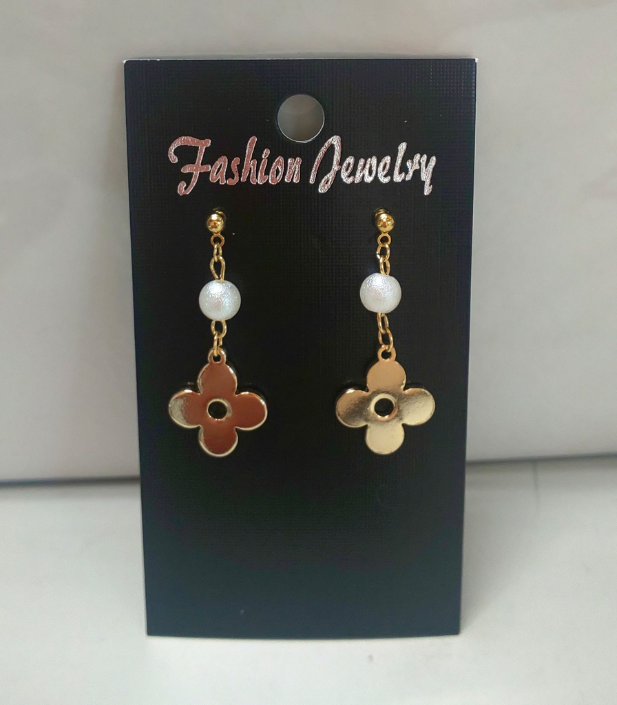 コットンパールと四葉フラワー*ピアス