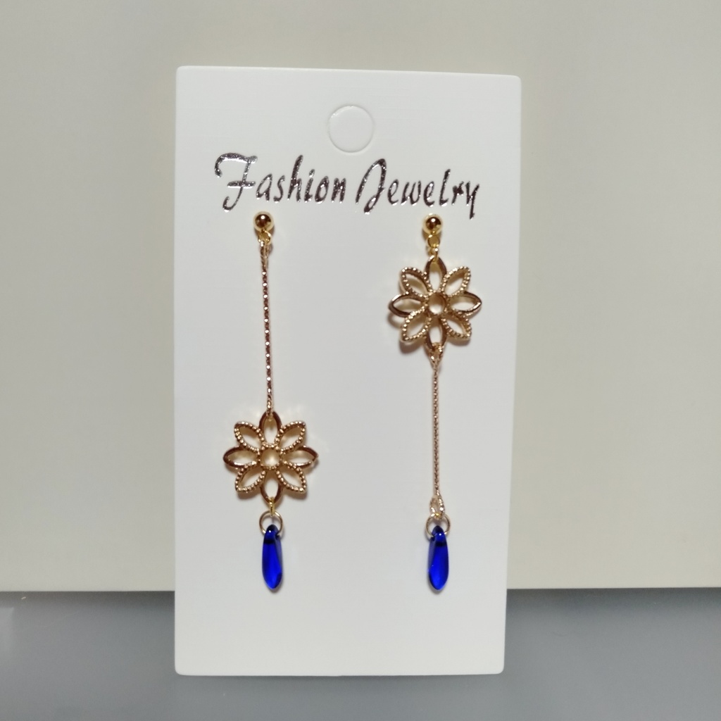 【リニューアル&新色追加】『クリアブルー』お花とミニダガー ꕤ︎︎ アシンメトリー ピアス