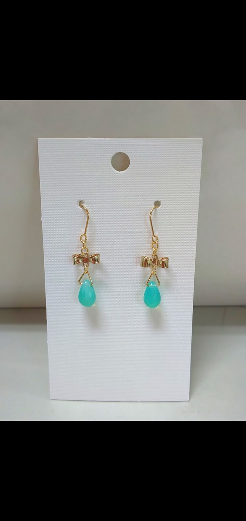 ライトブルーチェコ&リボンピアス