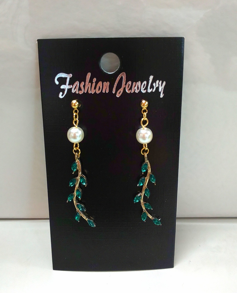 パールとリーフチャーム*ピアス