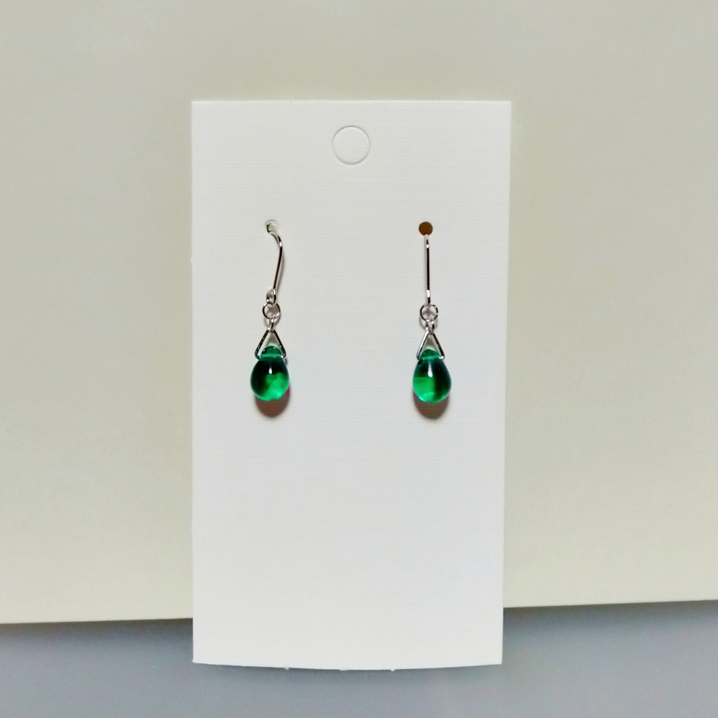 〈白・ホワイト〉チェコドロップ✳シンプル 1粒 ピアス