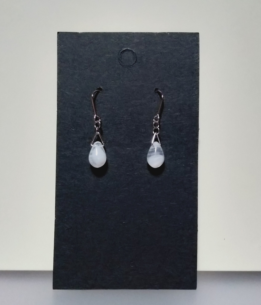 〈白・ホワイト〉チェコドロップ✳シンプル 1粒 ピアス