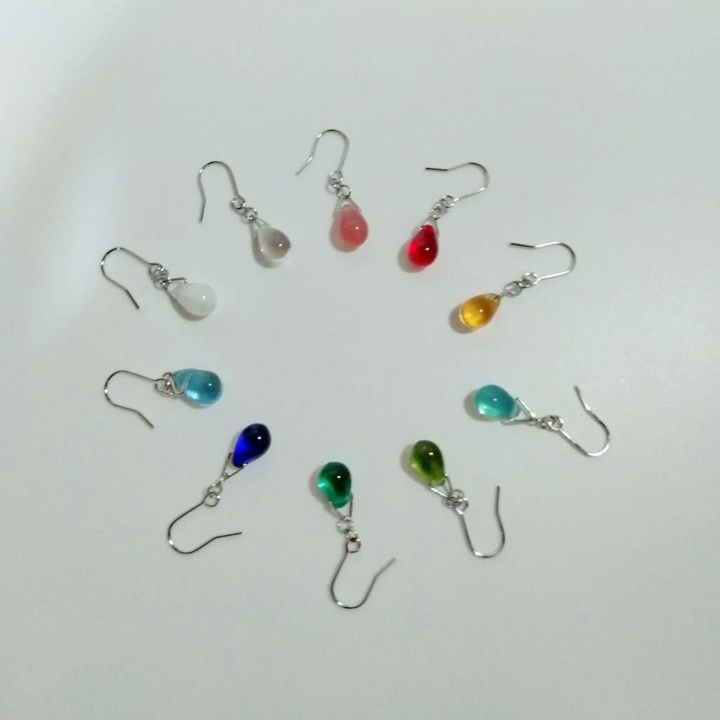 〈青・ブルー〉チェコドロップ✳シンプル 1粒 ピアス