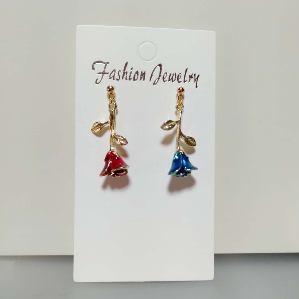 【在庫 少】赤バラと青バラ ✲ アンティーク風 ピアス