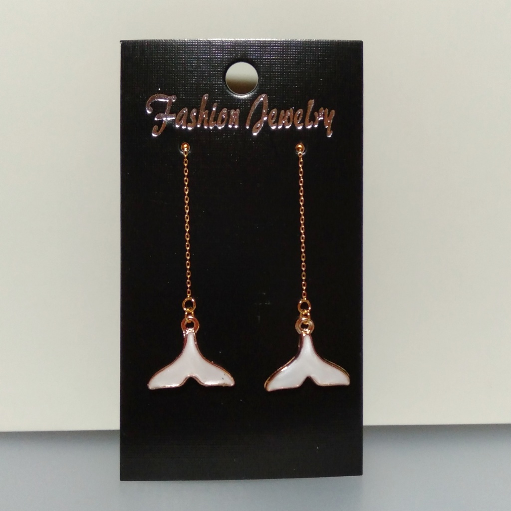 【夏】『白』くじらの尻尾 🌊 シンプル ピアス