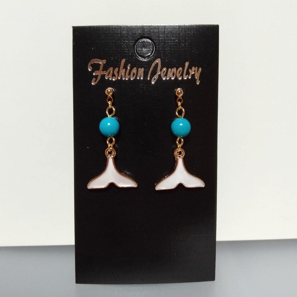 【夏】『水色』くじらの尻尾 🌊 シンプルピアス