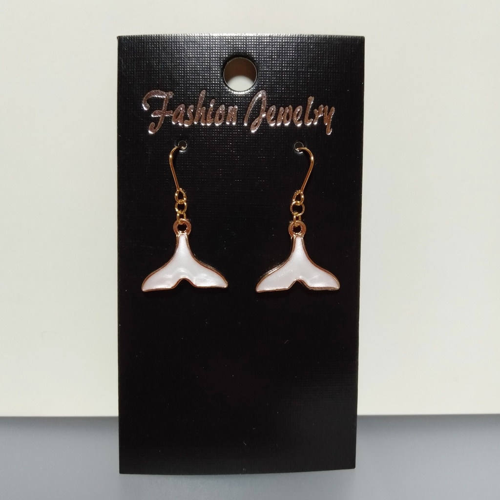 【夏】『水色』くじらの尻尾 🌊 シンプルピアス