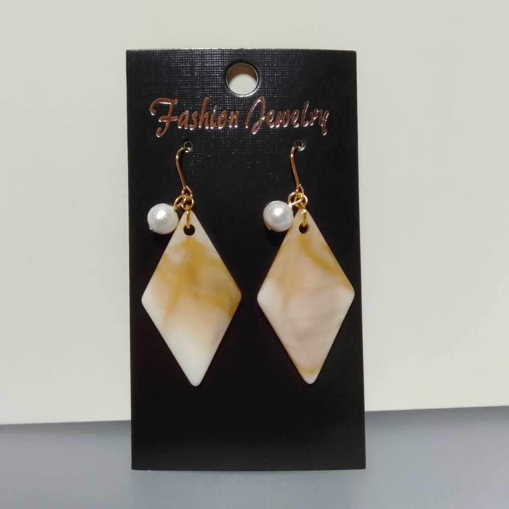 【Νew・秋.冬】べっ甲カラー ひし形 アクリルチャーム & コットンパール ◆ 秋.冬 ピアス