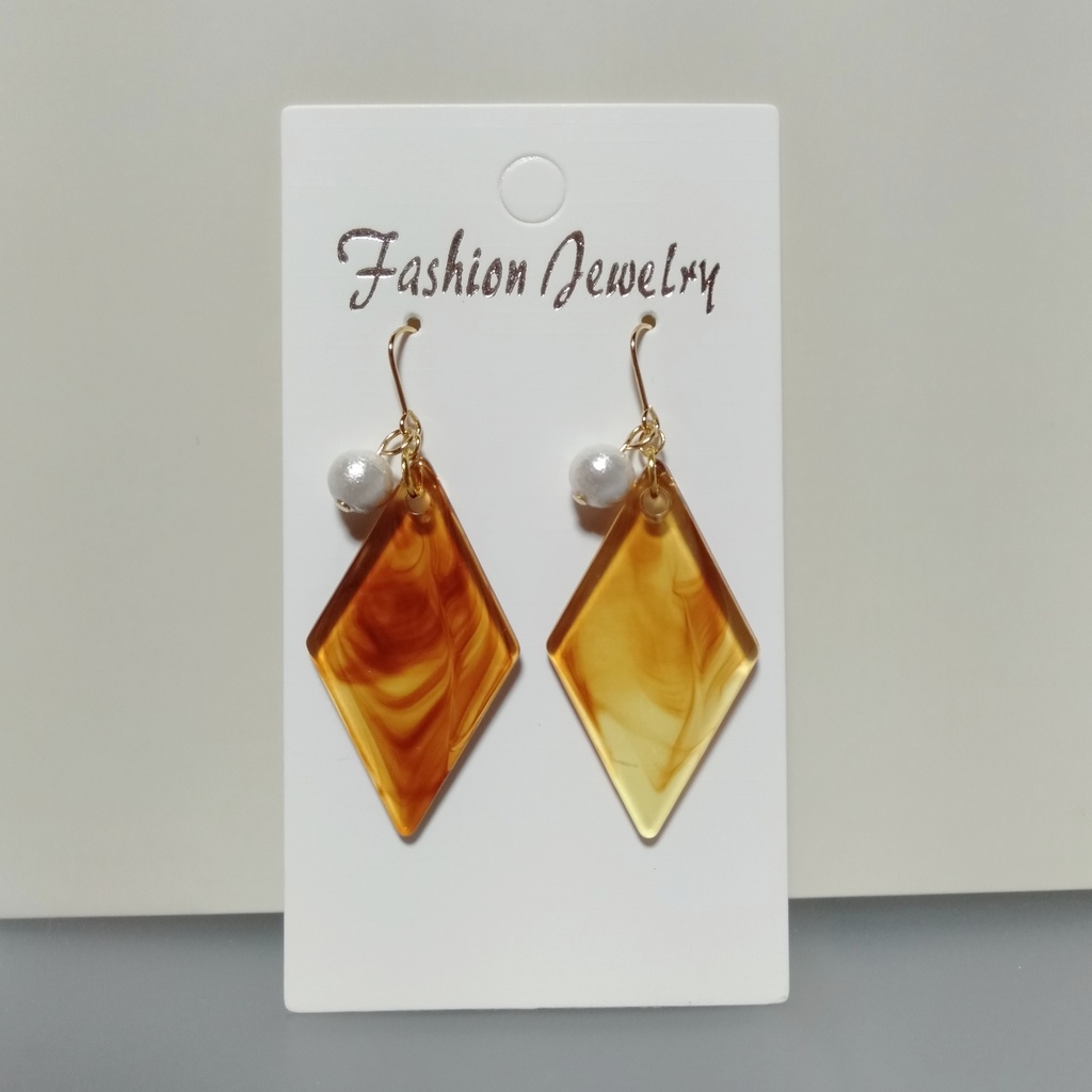 【Νew・秋.冬】べっ甲カラー ひし形 アクリルチャーム & ラピスラズリ ◆ 秋.冬 ピアス