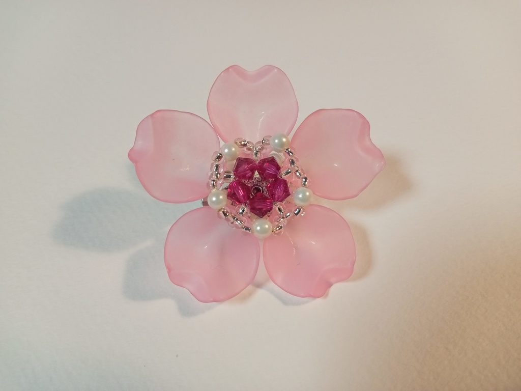 桜のブローチ